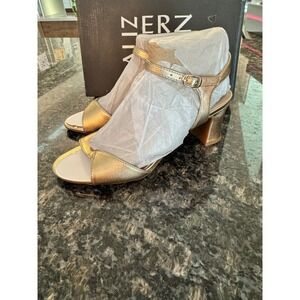 Naturalizer Nyla Light Champagne Gold Metallic Block Heel Sandals Wide Width 6W